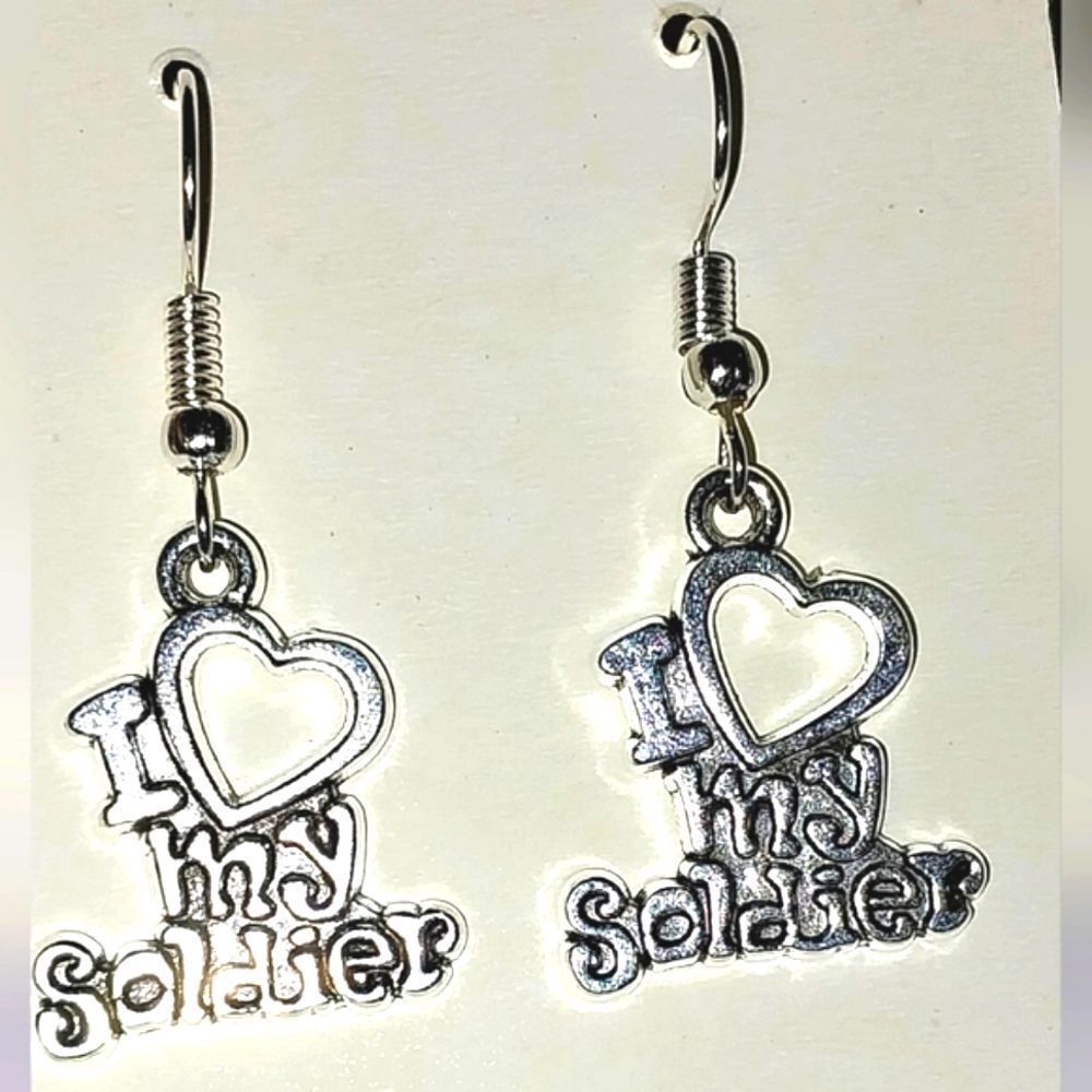 Beautiful I heart my soldier earrings